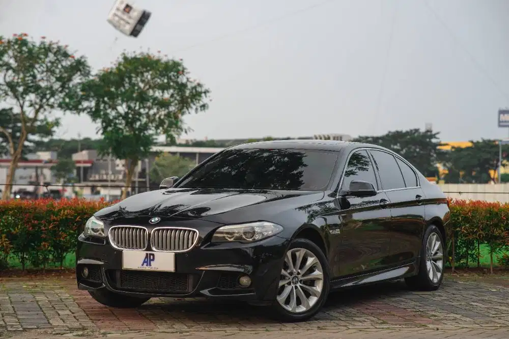 KM ANTIK! BMW 520i F10  2014 - 2015 Hitam