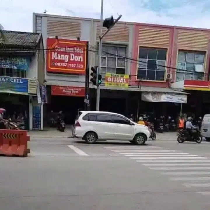 ruko dua lantai depan kampus dan terminal cocok buat usaha