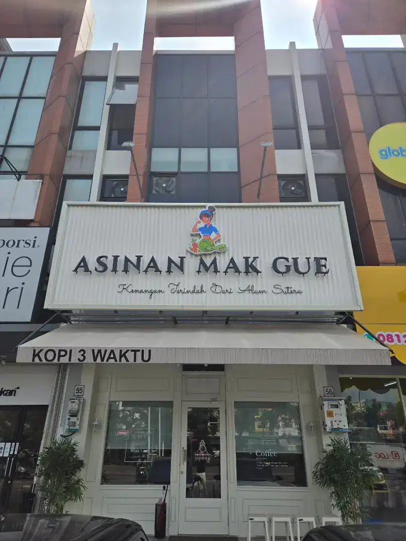 Barista, Kitchen,Waiters (Diharapkan berpengalaman)