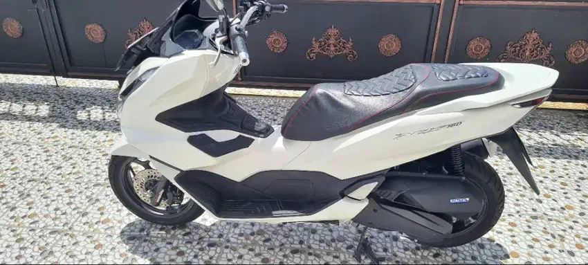 Dijual PCX 2023 CBS warna putih