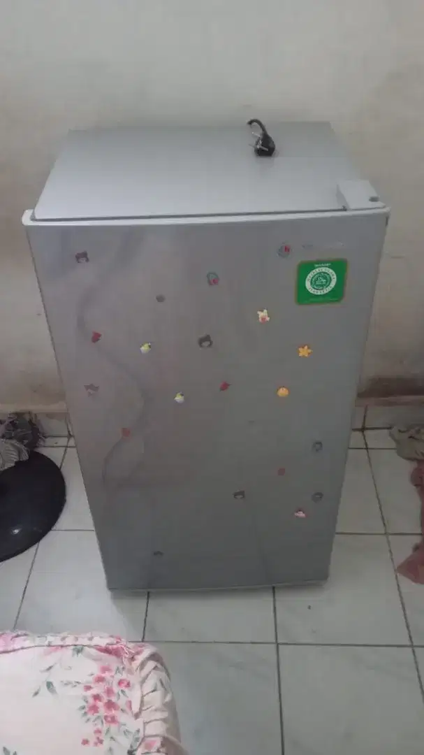 Kulkas  Sharp warna abu abu