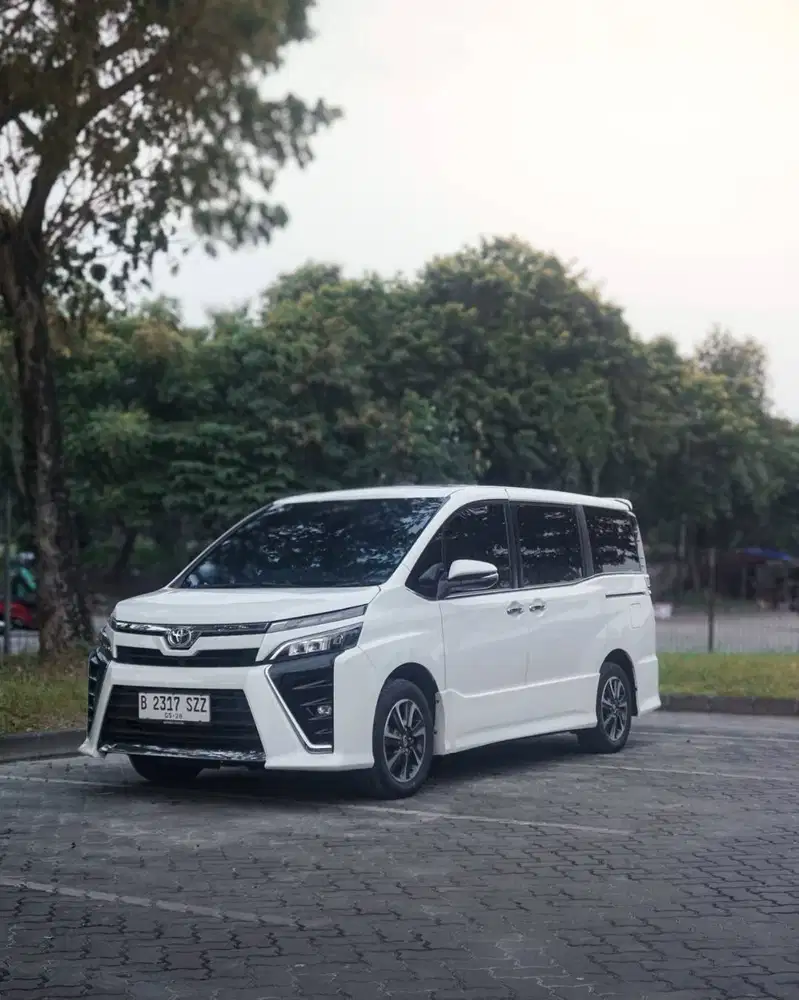 VOXY PUTIH 2018 LOW KM RECORD TOYOTA