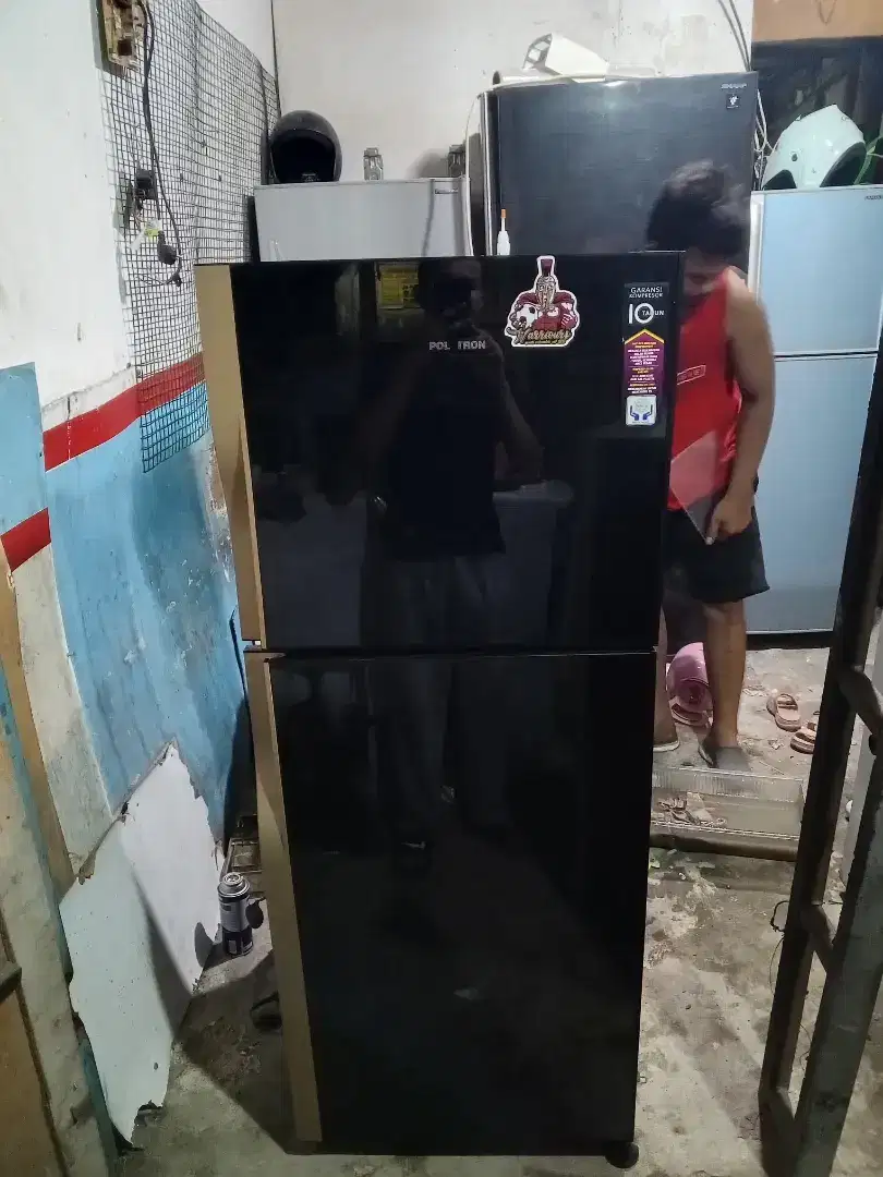 Jual kulkas 2 pintu merk Polytron