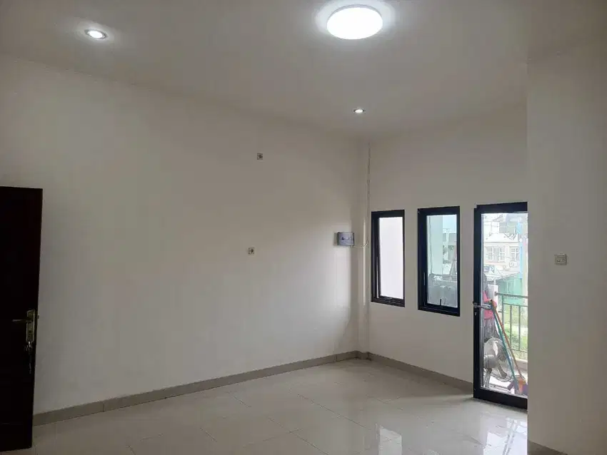 DISEWAKAN! RUANG KANTOR di Bekasi Utara, Luas 25m², HADAP BALKON
