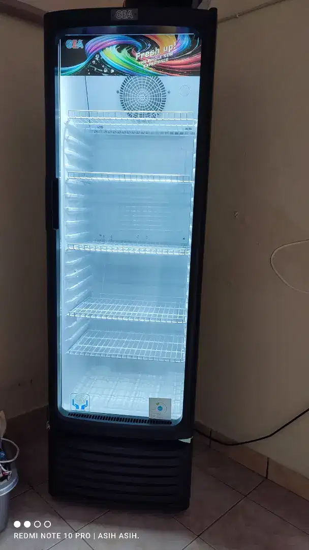 Jual showcase gea