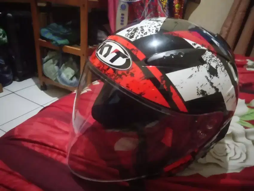 Helm half face dengan double visor kyt