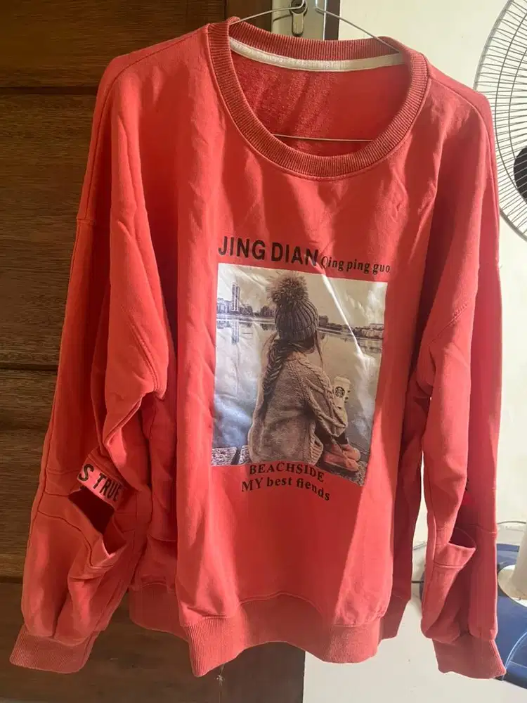 Thrift Sweater wanita model stylist