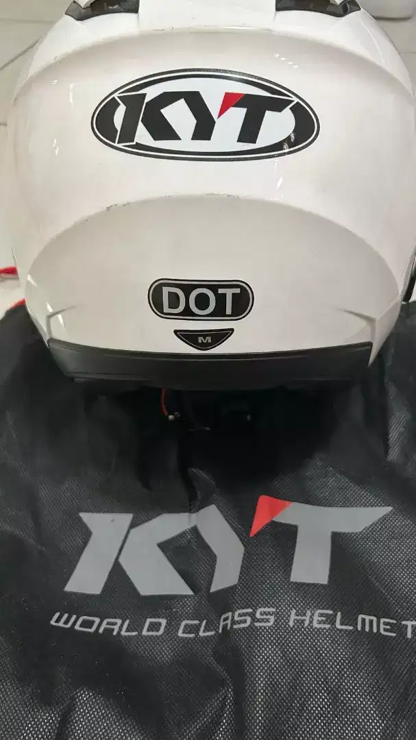 Helm KYT putih size M
