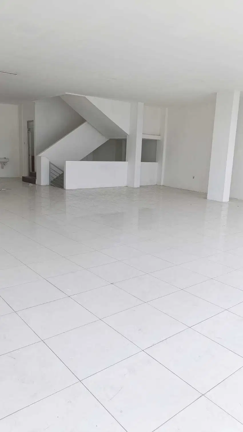 Dijual Cepat Ruko Gandeng 2 dan 3 Lantai Plus Lantai Dak