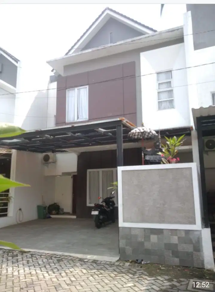 Rumah dalan cluster pinggir jalan dengan lokasi nyaman di cipayung