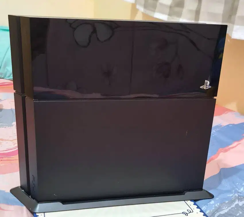 Jual PS4 Fat 500Gb ORI bukan HEN, 2 stick controller, free 2 Game
