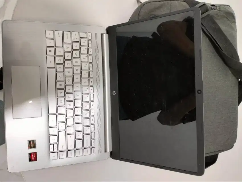 Laptop HP Warna Gray, 14 Inch (Tas, Charger), AMDARYZEN5000 Series 3,