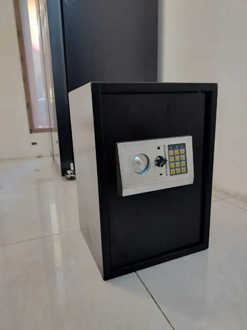 BRANKAS TEMPAT BARANG BERHARHA UNTUK HOTEL.VILA.KANTOR