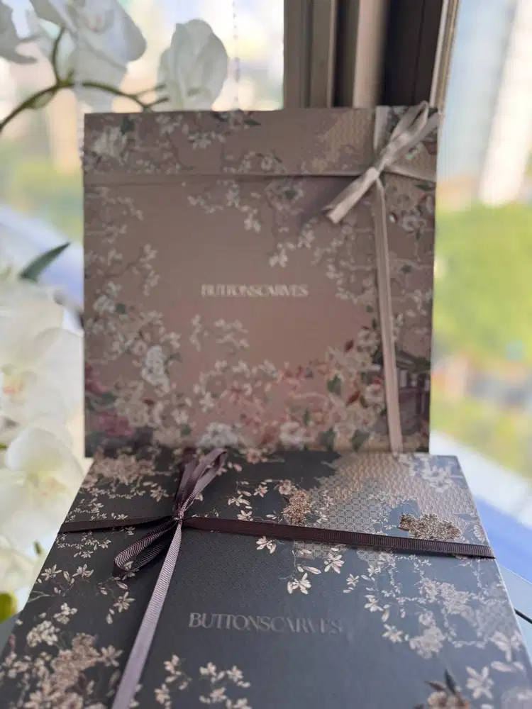 box kardus Buttonscarves SE