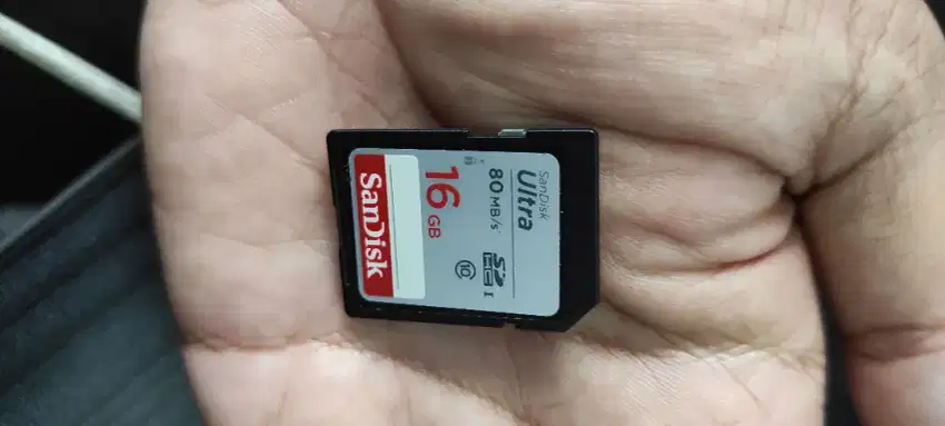 SD CARD SANDISK original 16 GB 8 mb/s class 10