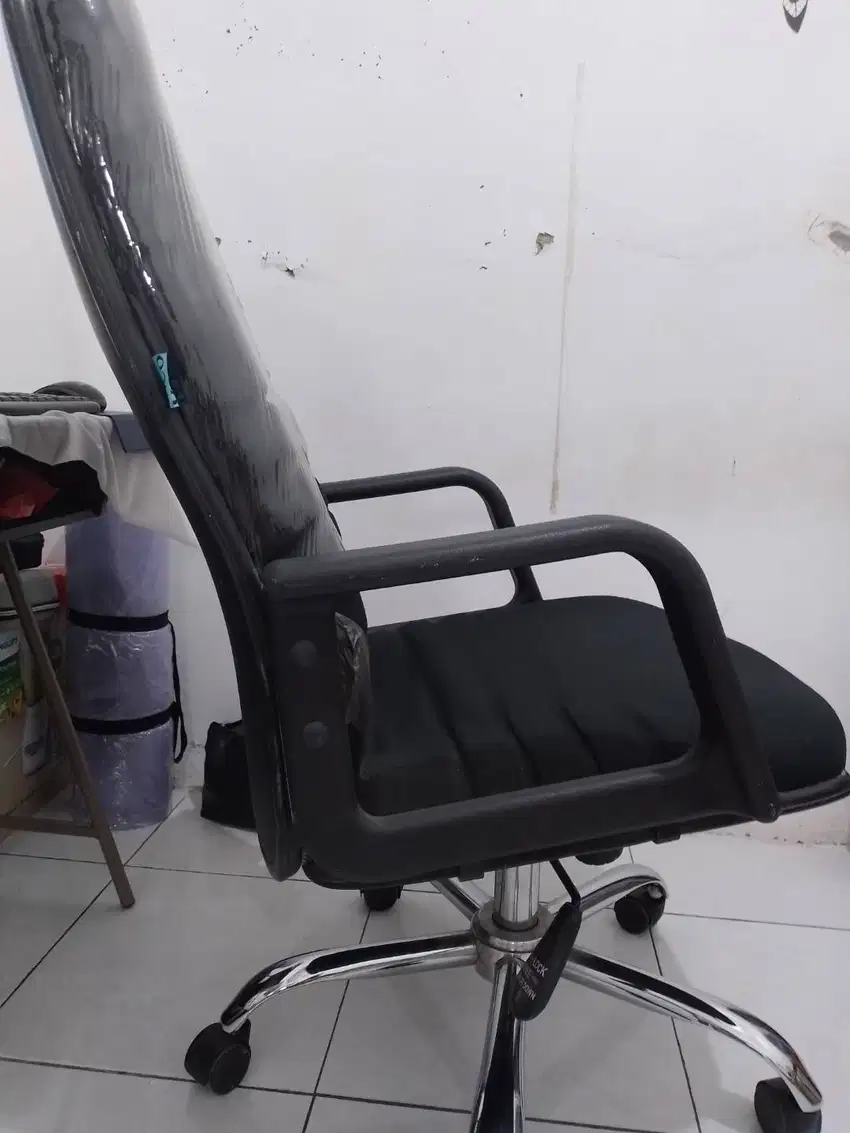Kursi bekas Direktur merk inco ukuran lebar 60 cm x tinggi 105 cm
