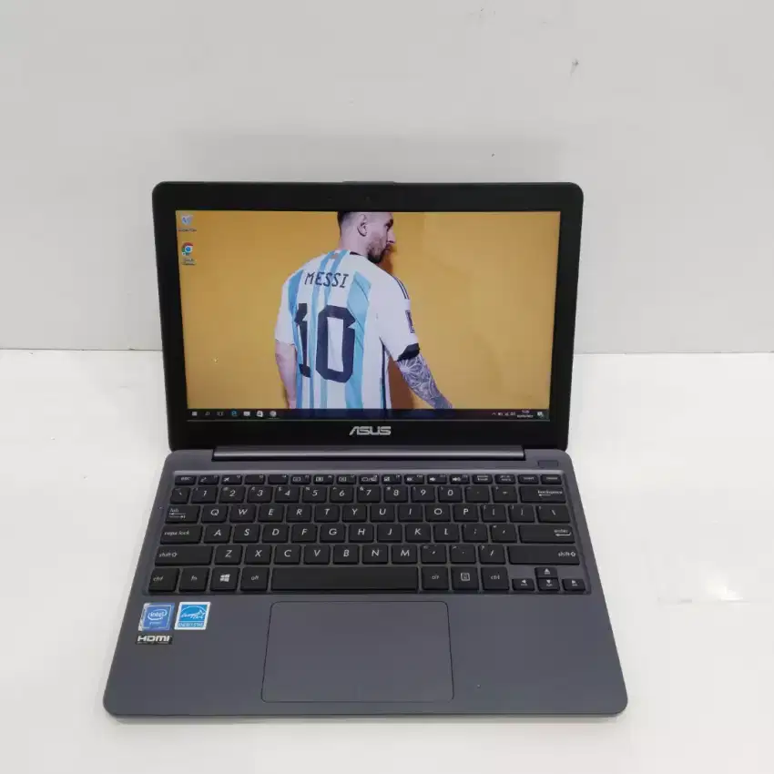 Tipe: Asus Notebook  E203NAH Ram 2GB SSD 128GB
