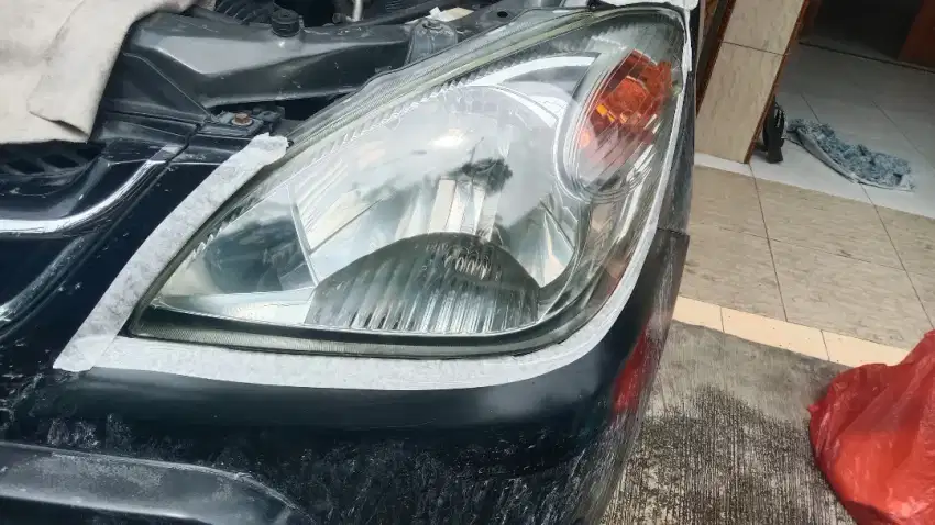Poles headlamp panggilan menggunakan sistem nano burn coating