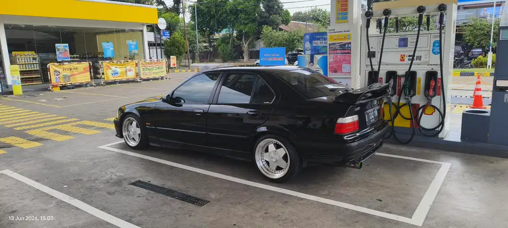 BMW 318i 1998 Bensin