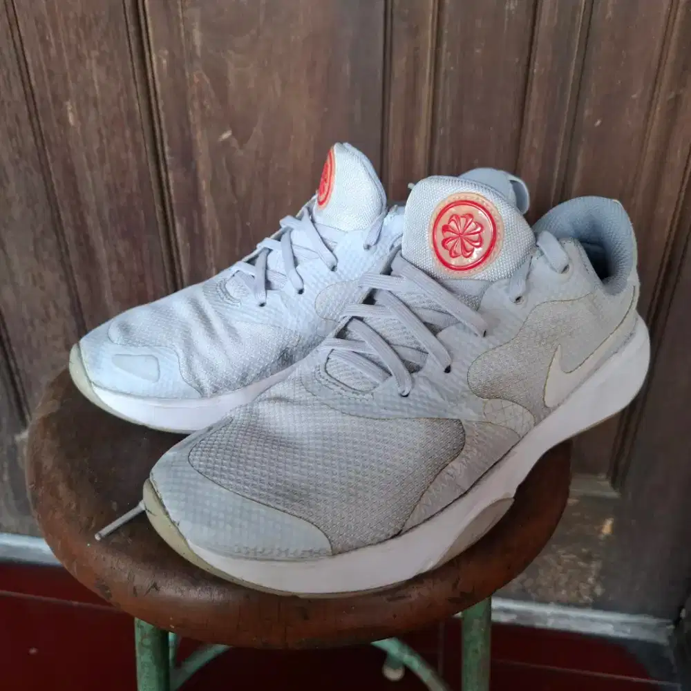 Sepatu nike size 7,5 (24,5 cm)