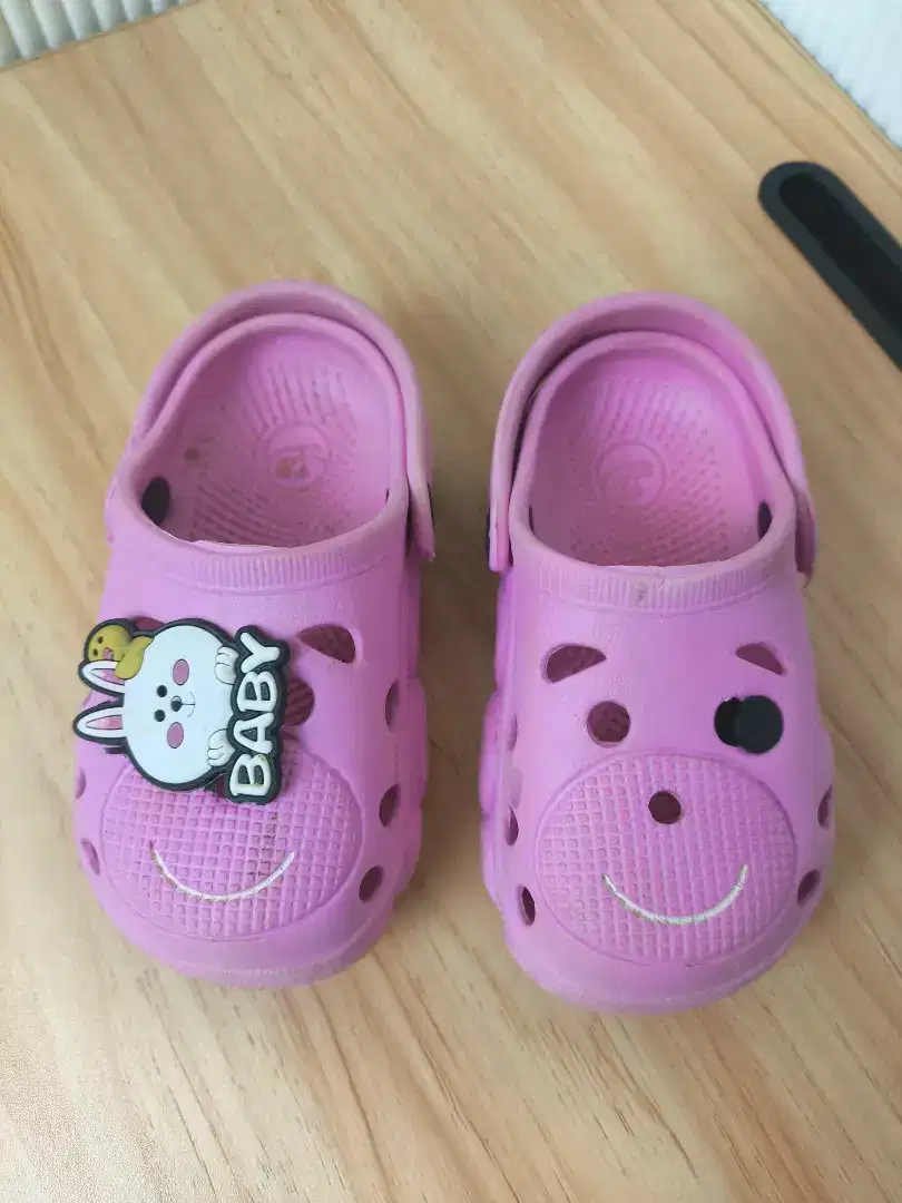Sendal Anak Perempuan Untuk Usia 1 Tahun