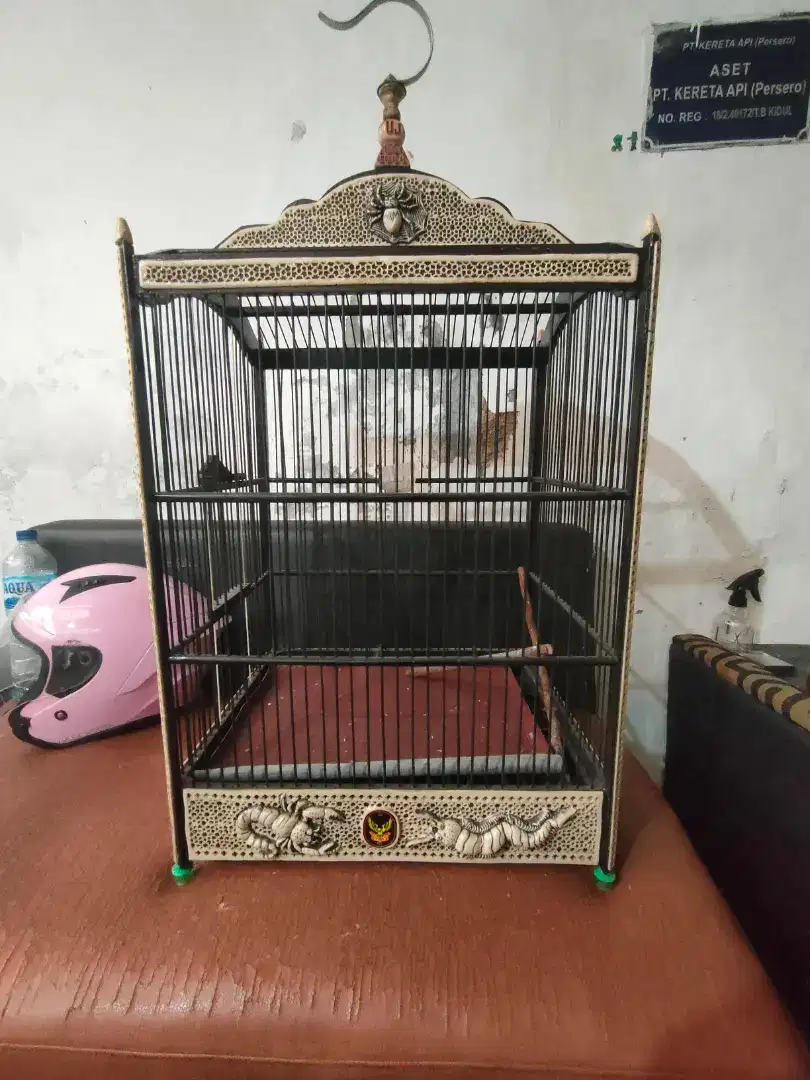 sangkar kotak ukir / akrilik No 2