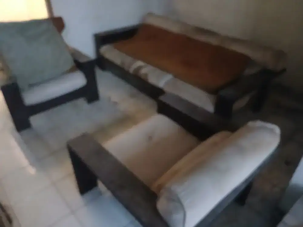 Kursi tamu dari kayu