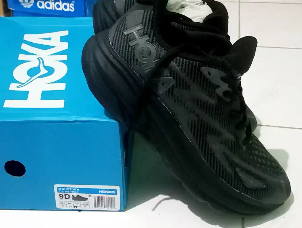 Hoka clifton 9 fullblack sepatu casual sepatu sekolah sepatu kerja oke