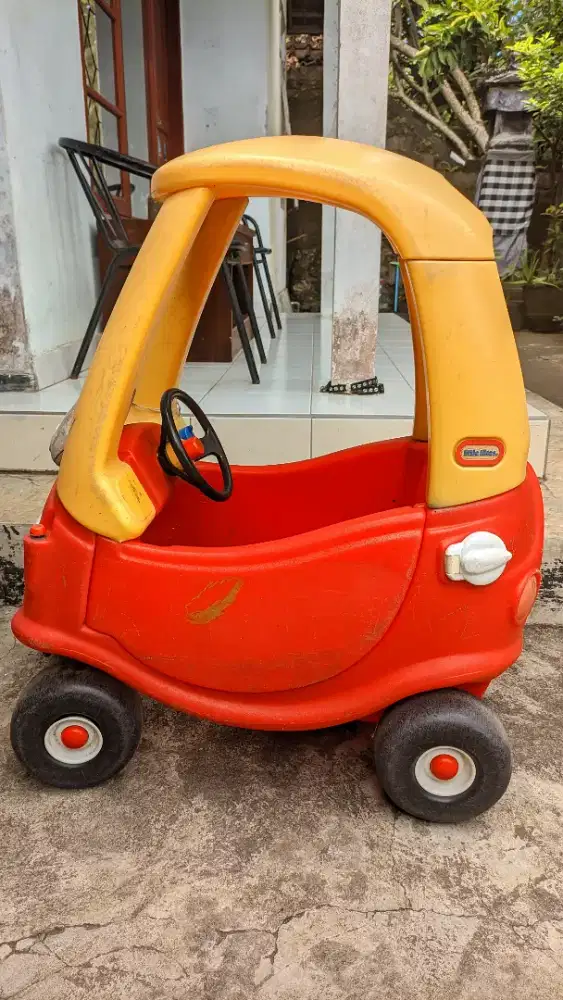 Mainan mobil dorong kaki manual