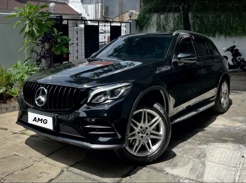 Merdeces Benz GLC200 AMG Line (2019) in Pristine Condition