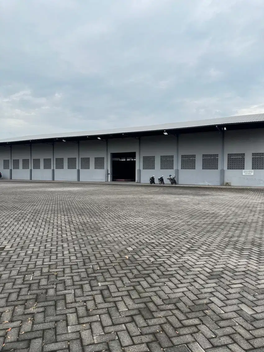 Gudang Kantor Nol Jalan Provinsi Gresik siap pakai