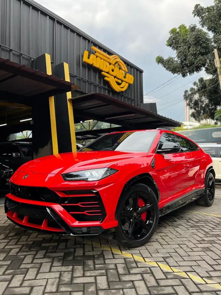 LAMBORGHINI URUS 2018