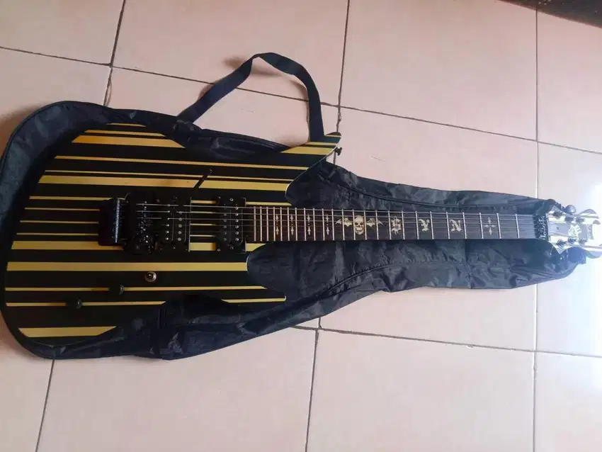 Di jual Gitar listrik merk Schecter