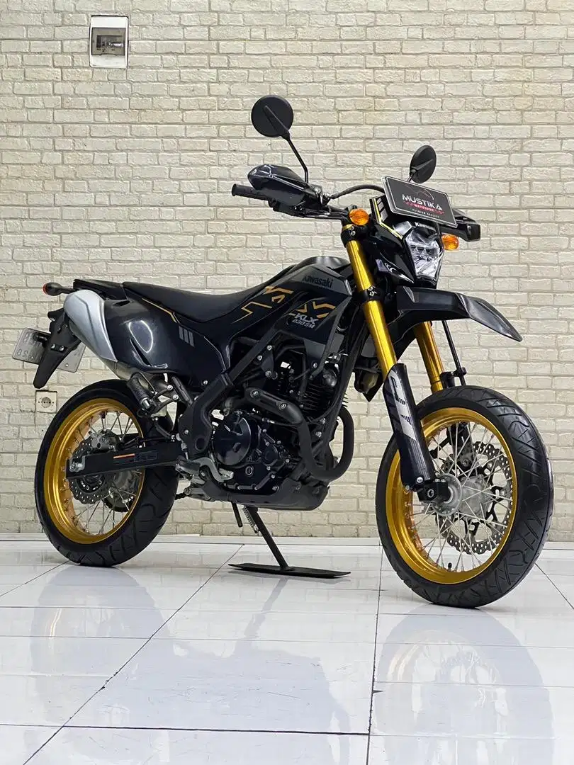Odo 2rb Istimewa!!Kawasaki KlX 230 SM SE 2023 Plat Jatim Mulus