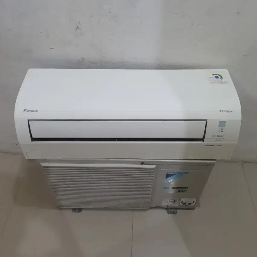 Second Ac Inventer Daikin 3/4 pk ( mulus dan dingin)