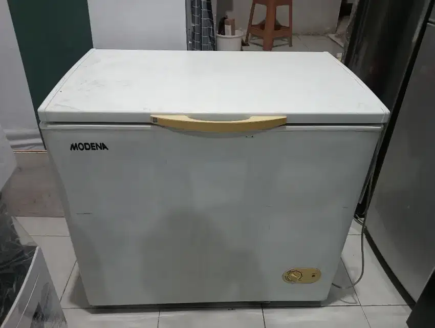 FREEZER BOX 200L MERK MODENA