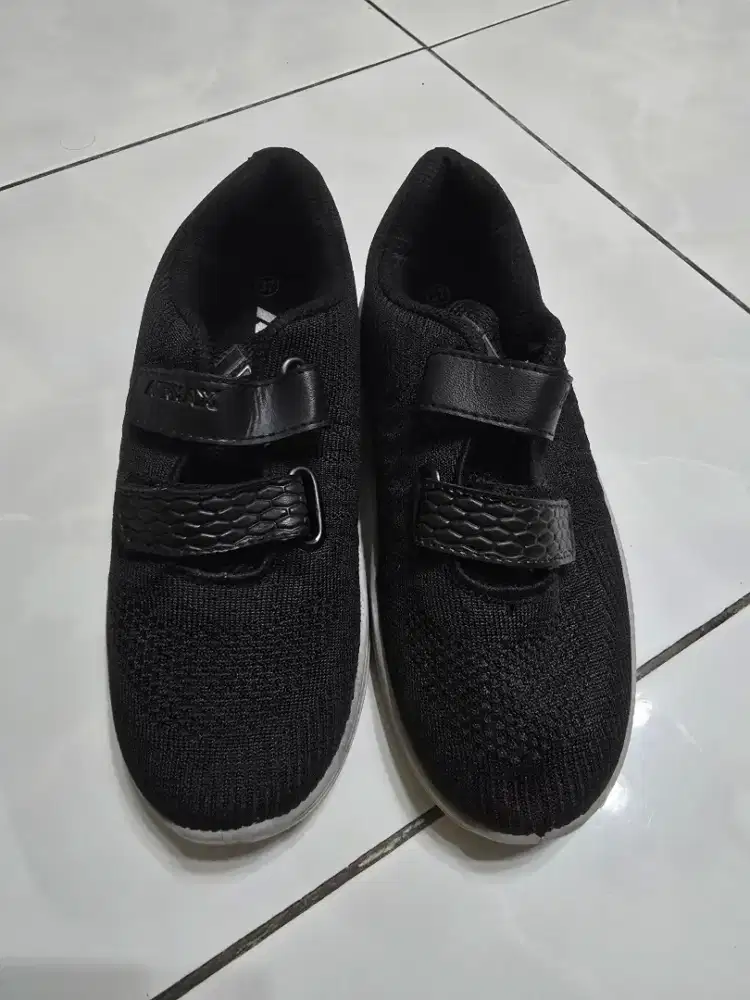 Obral Murah Sepatu Warna Hitam