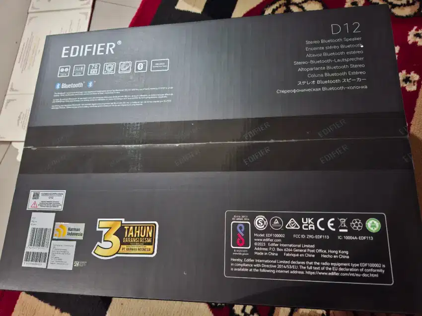 Speaker Edifier Tipe D12 warna putih