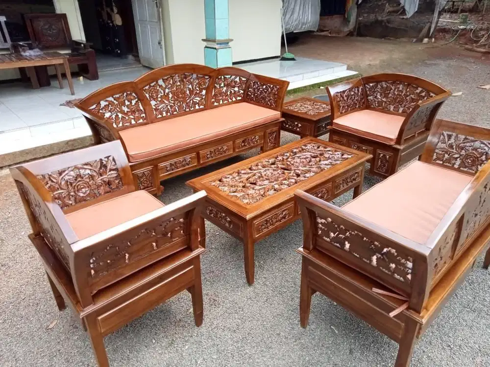 Kursi tamu motif ukir kartini material kayu jati