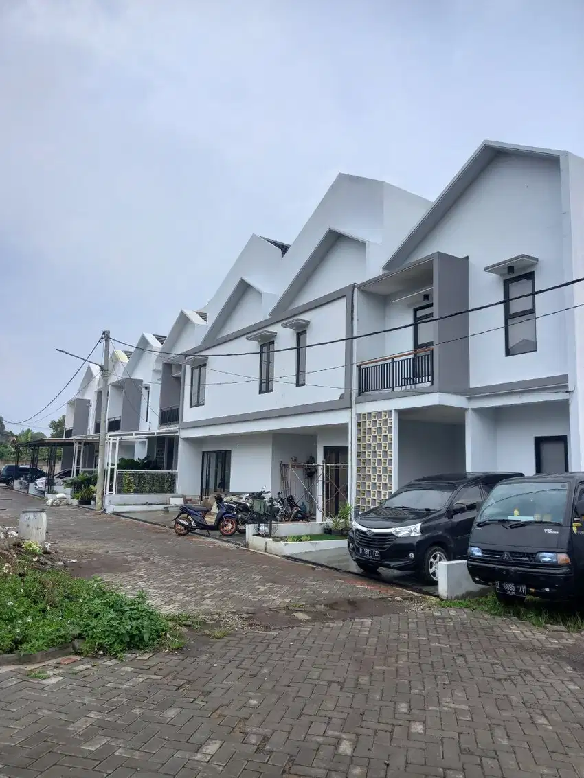 Jual rumah cantik 2lt inside pool udara berkabut Dkt tol Padalarang