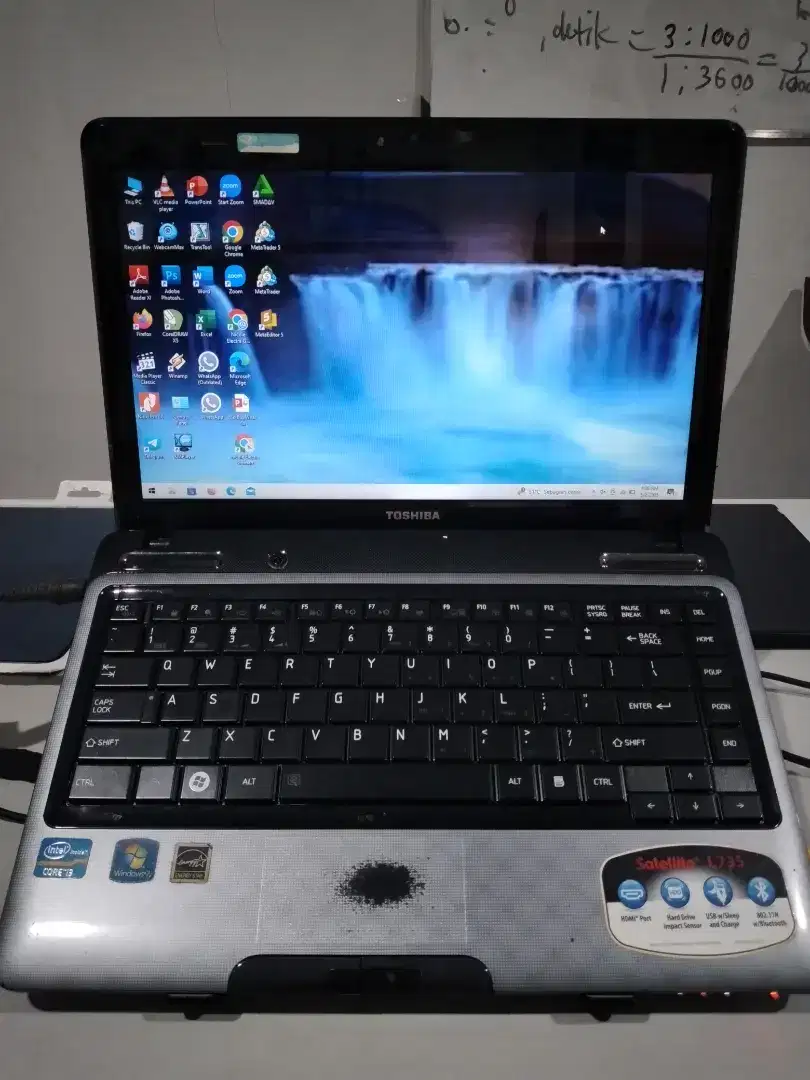 Laptop toshiba I3 ram 4 ssd 128