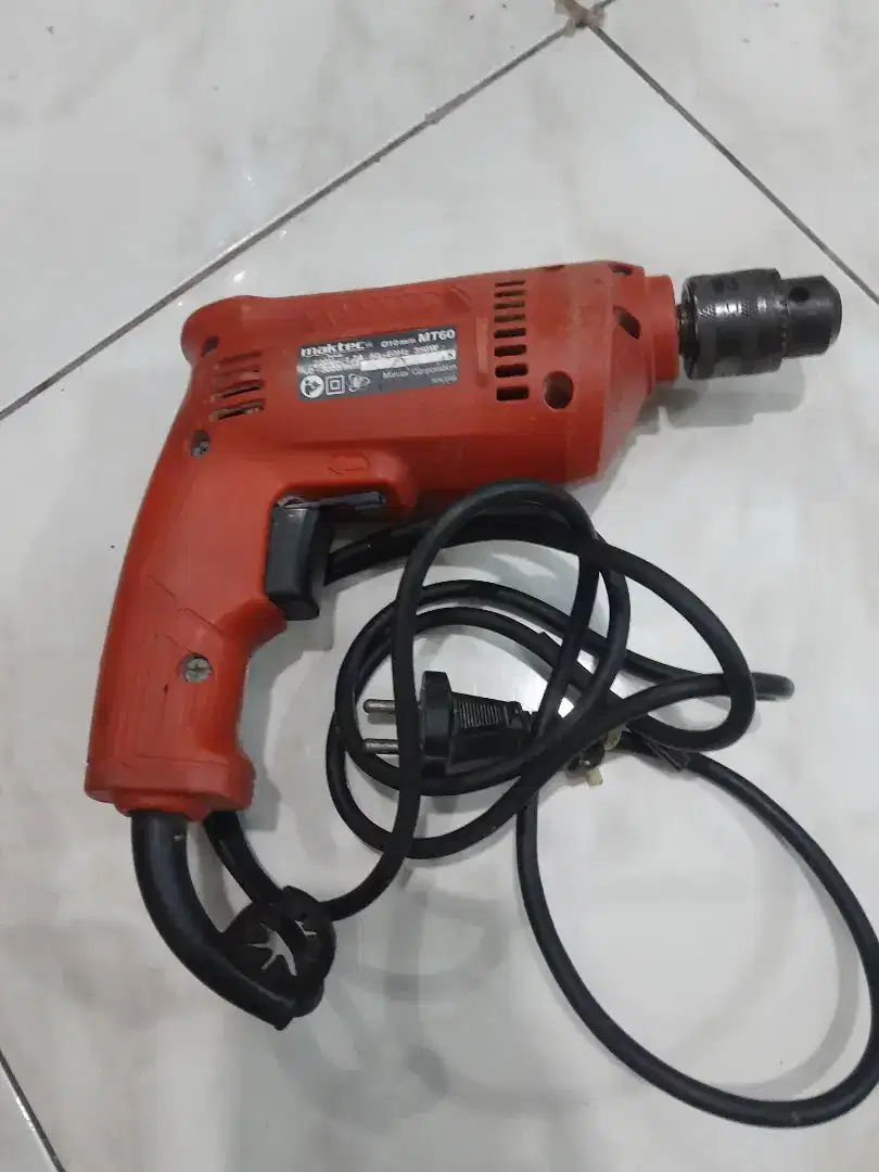 Bor tangan maktec D.10Mm