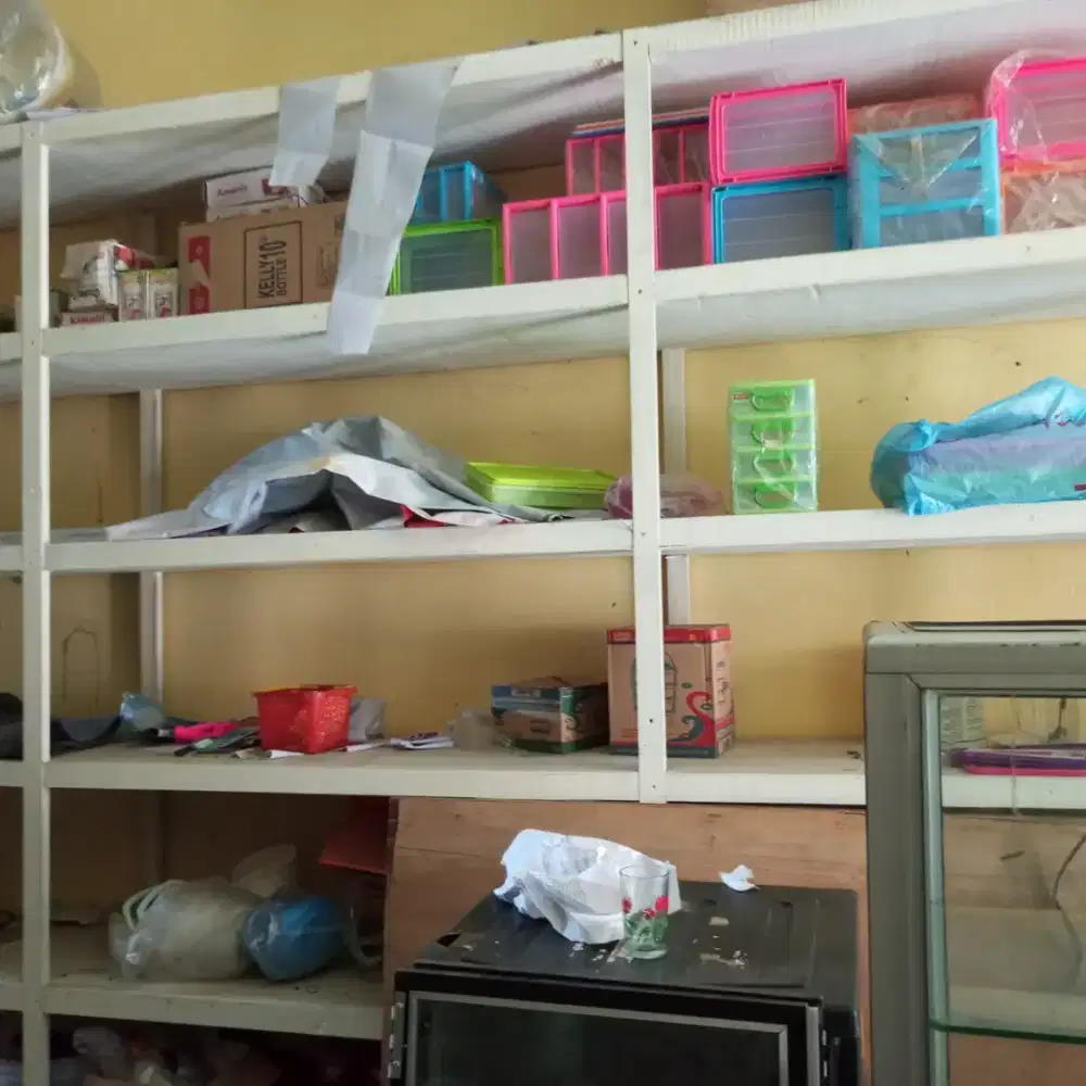 Rak etalase barang.bahan kayu.kuat.masih baru.