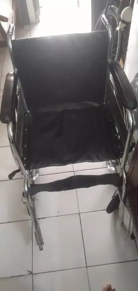 Dijual Kursi Roda dan Walker Satu Set