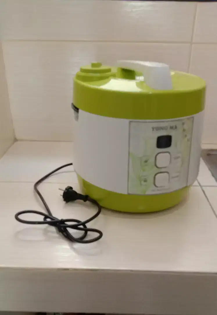 Dijual rice cooker merk Yong Ma