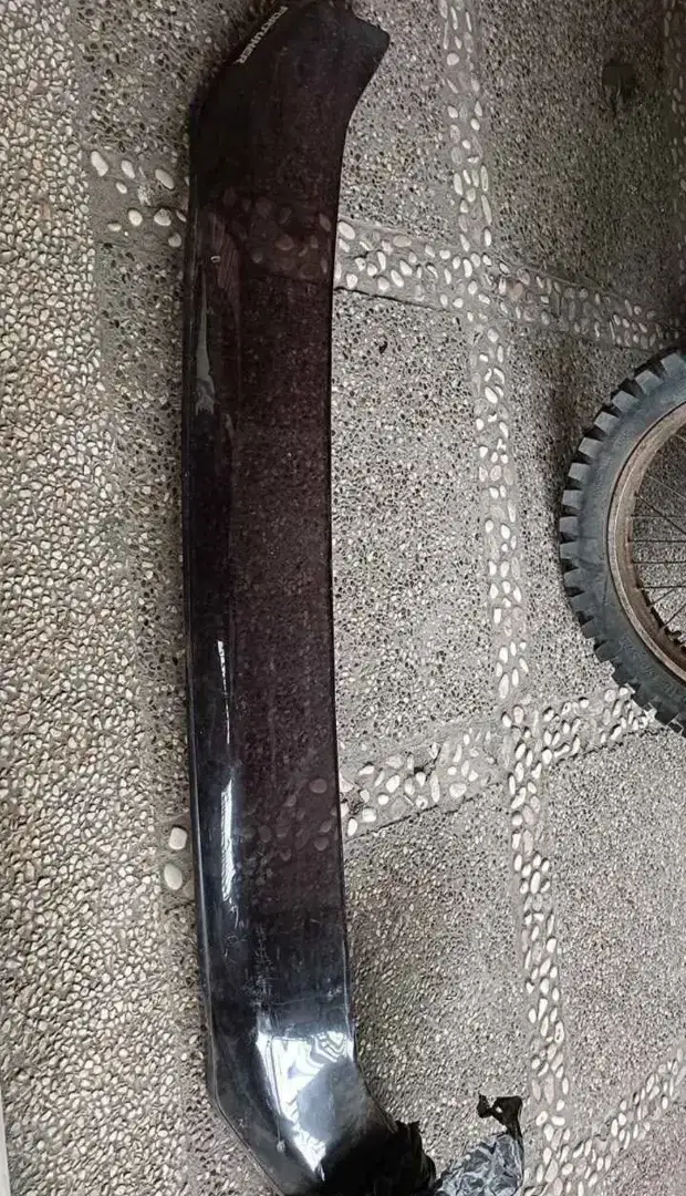 Deflekta kap mesin fortuner