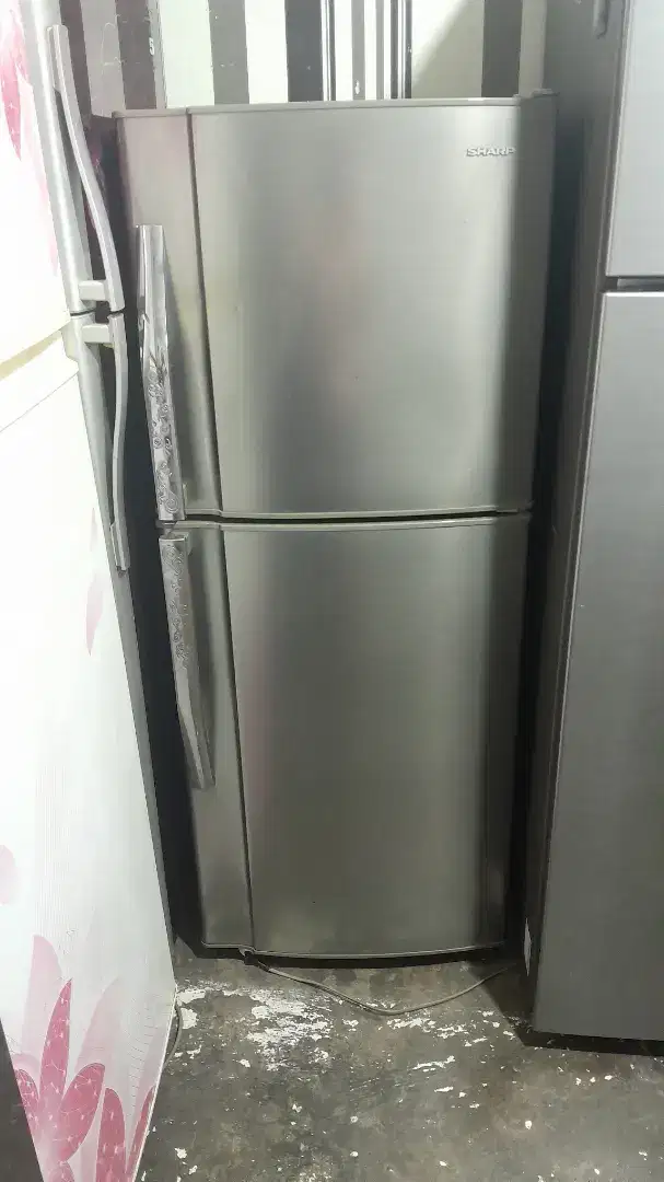 Kulkas sharp 2 pintu
