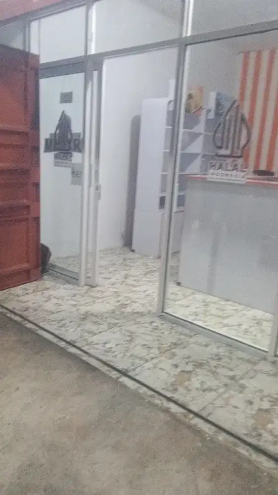 Pintu kaca sekat kaca