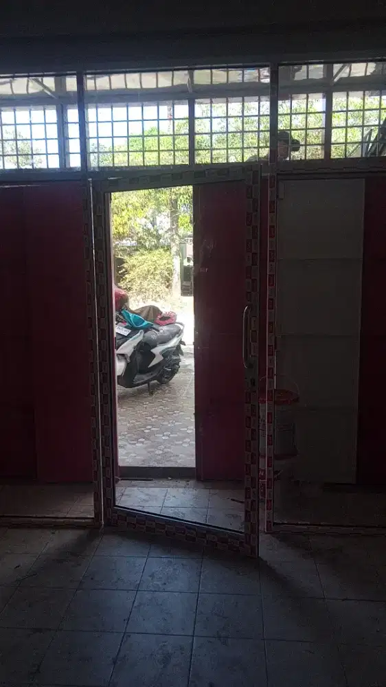 Pintu kaca sekat kaca