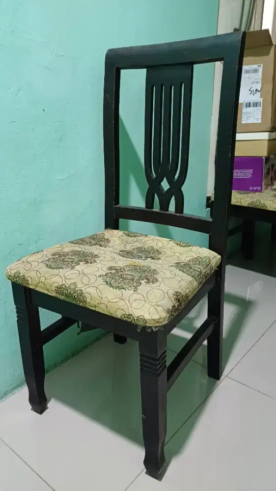 Kursi makan minimalis